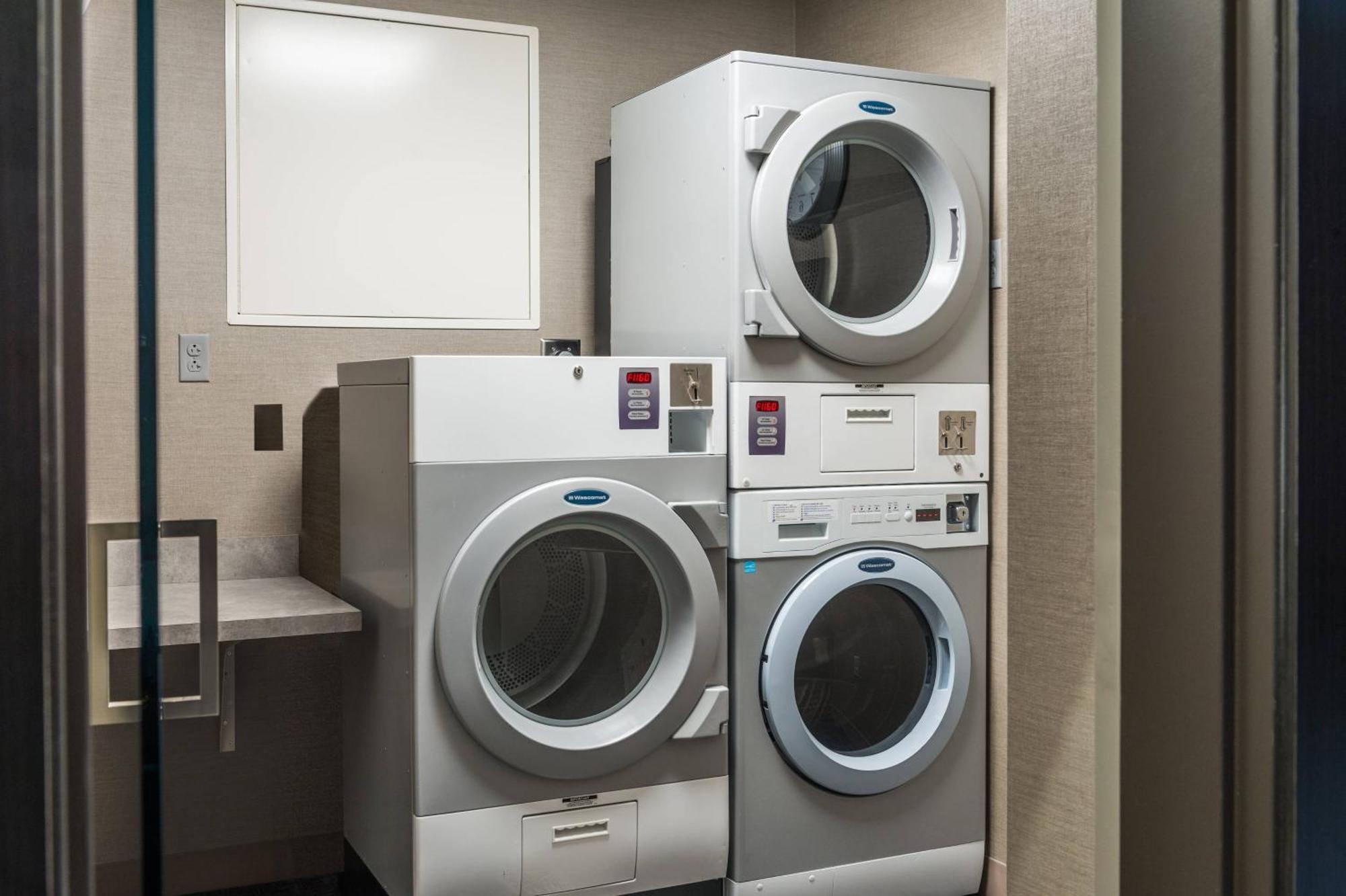 Ac Hotel By Marriott Boston Cleveland Circle Екстериор снимка