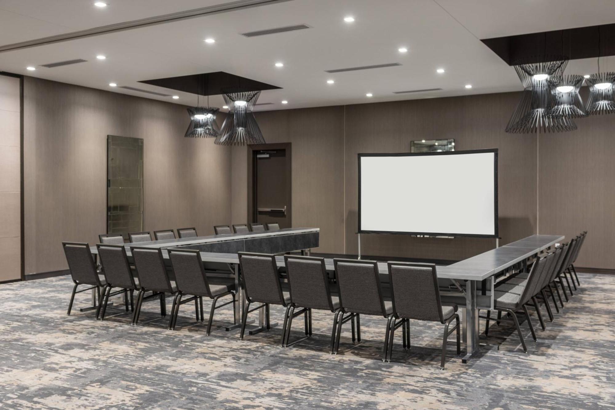 Ac Hotel By Marriott Boston Cleveland Circle Екстериор снимка
