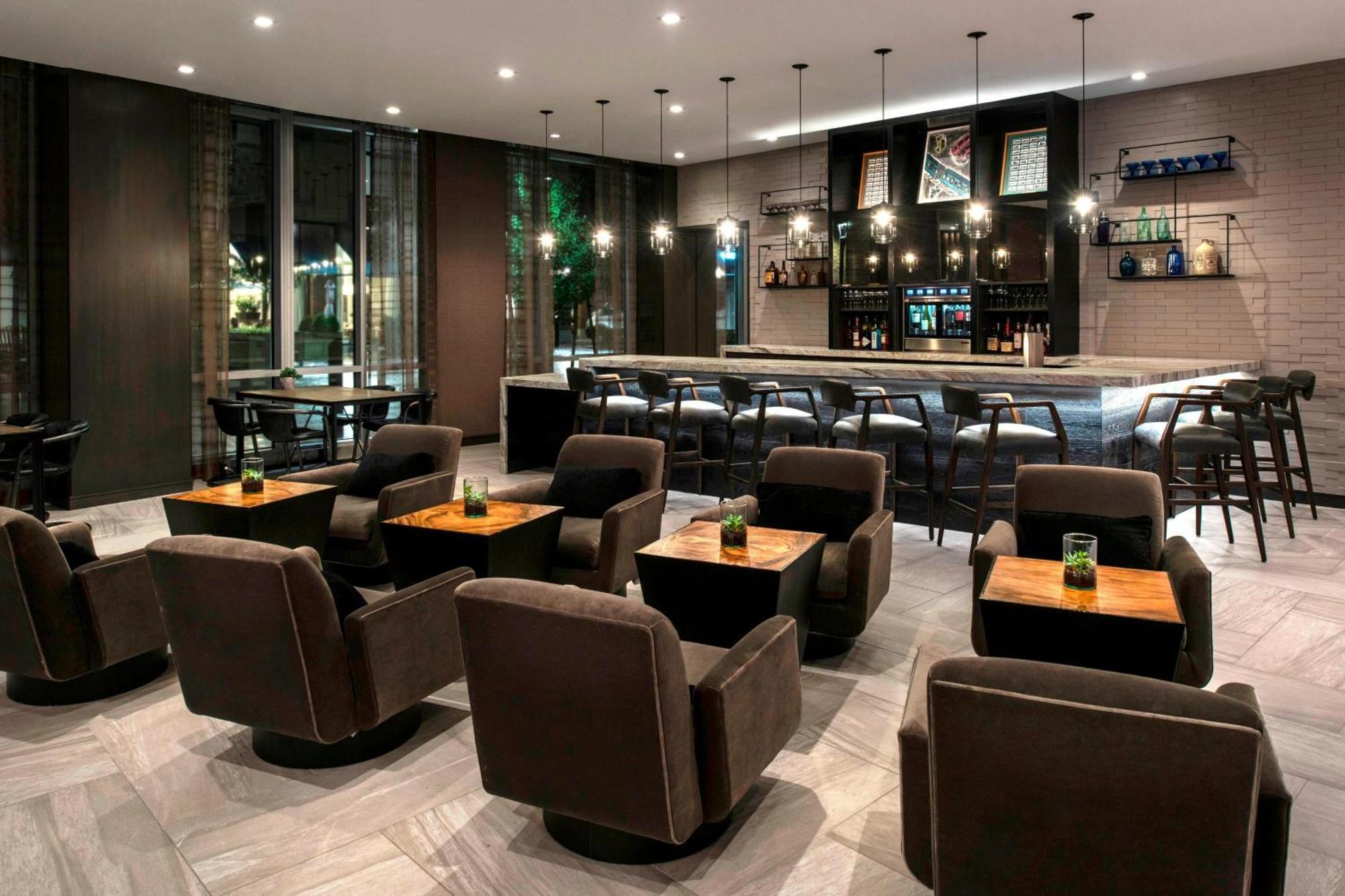 Ac Hotel By Marriott Boston Cleveland Circle Екстериор снимка