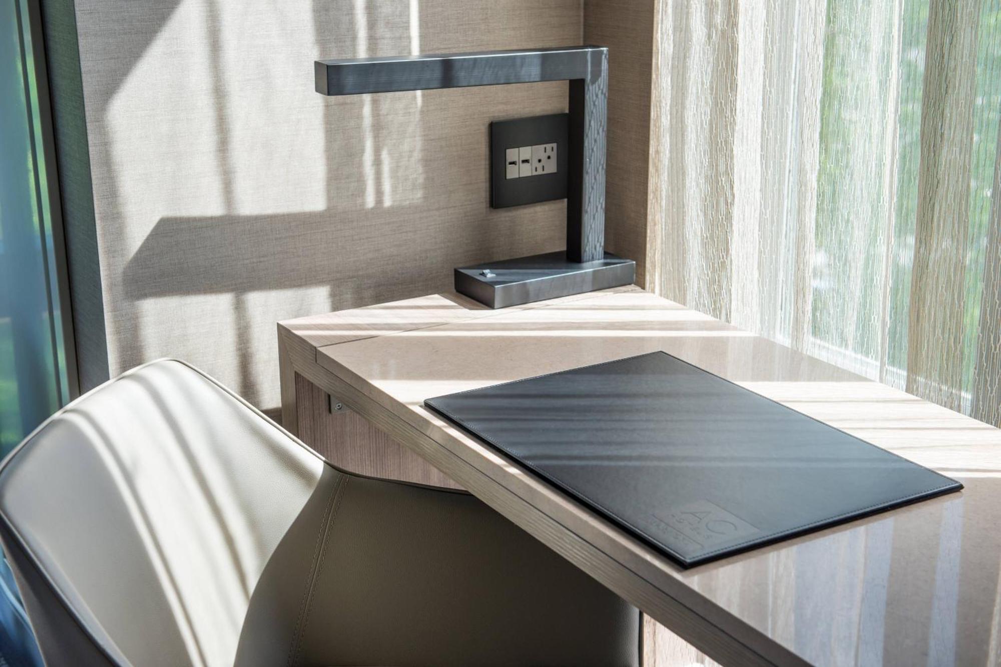 Ac Hotel By Marriott Boston Cleveland Circle Екстериор снимка