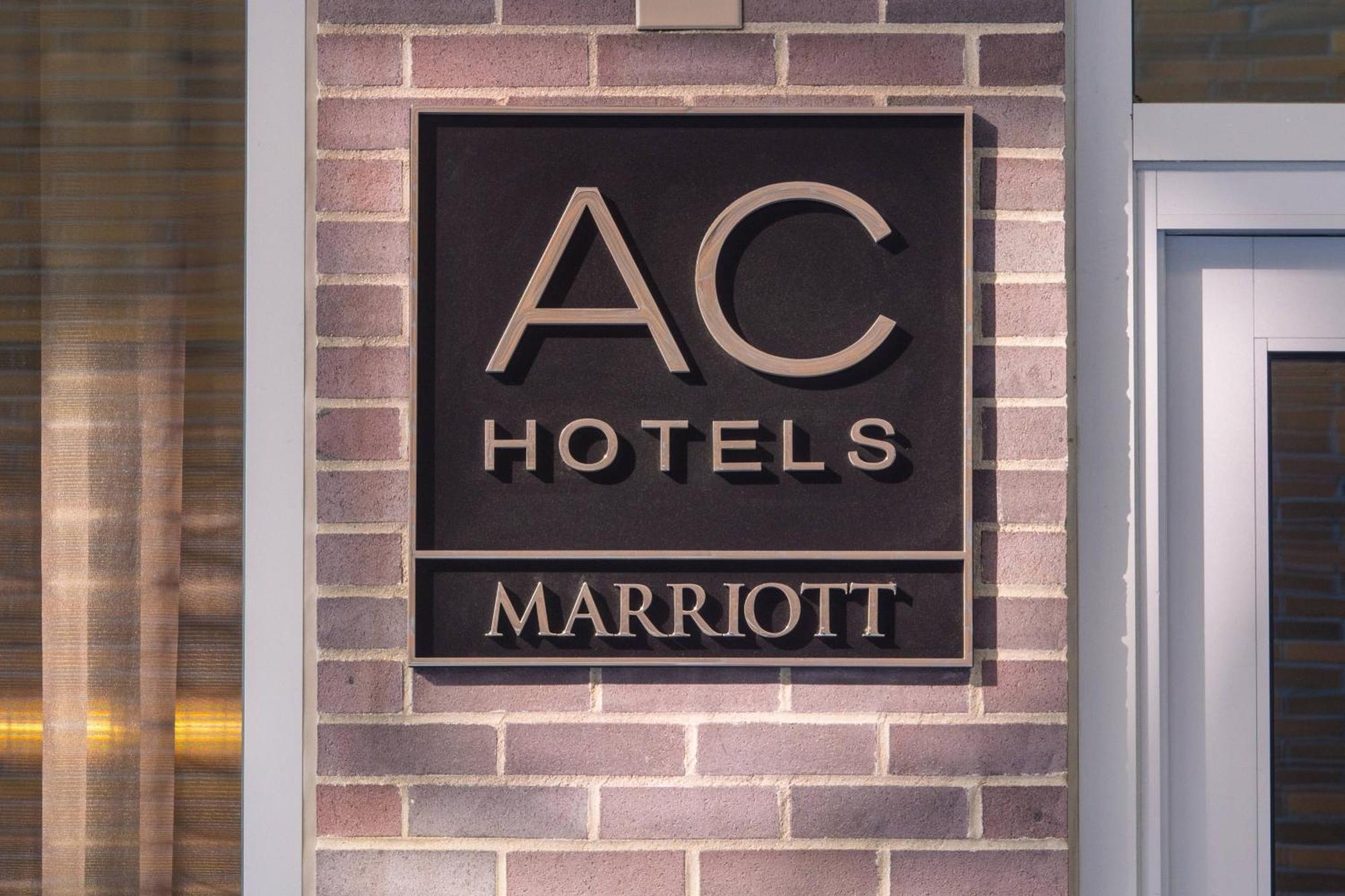 Ac Hotel By Marriott Boston Cleveland Circle Екстериор снимка