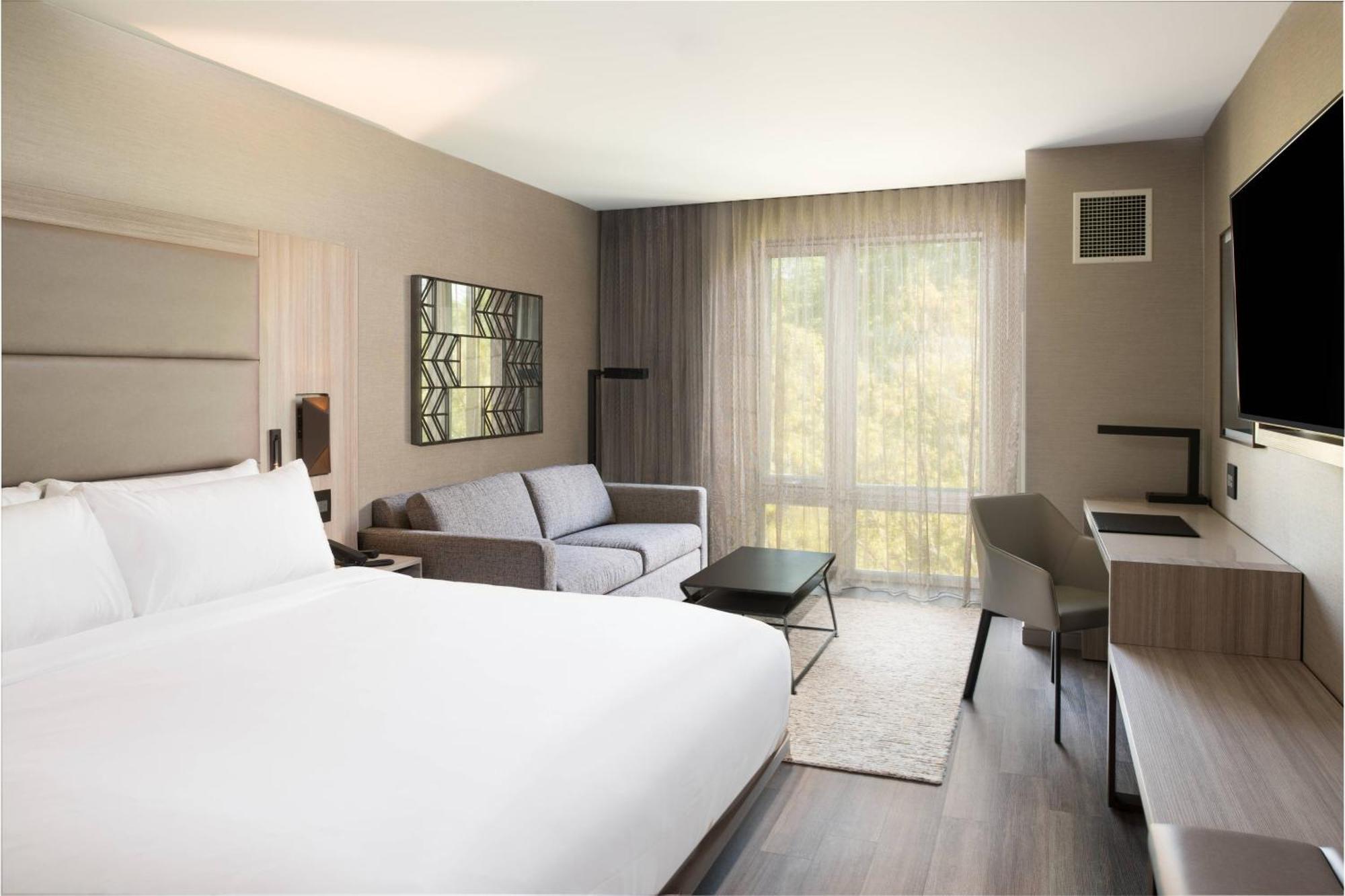 Ac Hotel By Marriott Boston Cleveland Circle Екстериор снимка