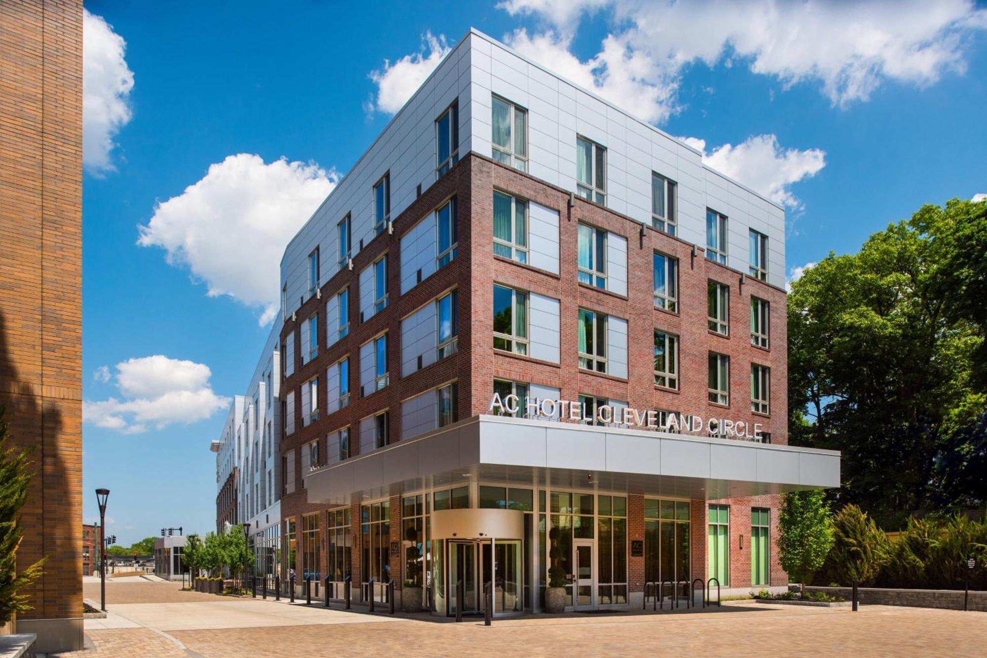 Ac Hotel By Marriott Boston Cleveland Circle Екстериор снимка